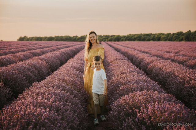 family photo session semeyna fotosesiya v lavandulata krai varna krasichocheva.com 01.JPG